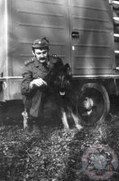 nstržm: Miloš Jonis z OO VB Banská Bystrica so služobným psom Achmed vo výcvikovom kurze v roku 1982 v Bratislave