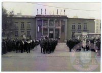 Oslava k 56. výročiu VOSR pred Závodným klubom POĽANA v Lučenci – november r. 1973